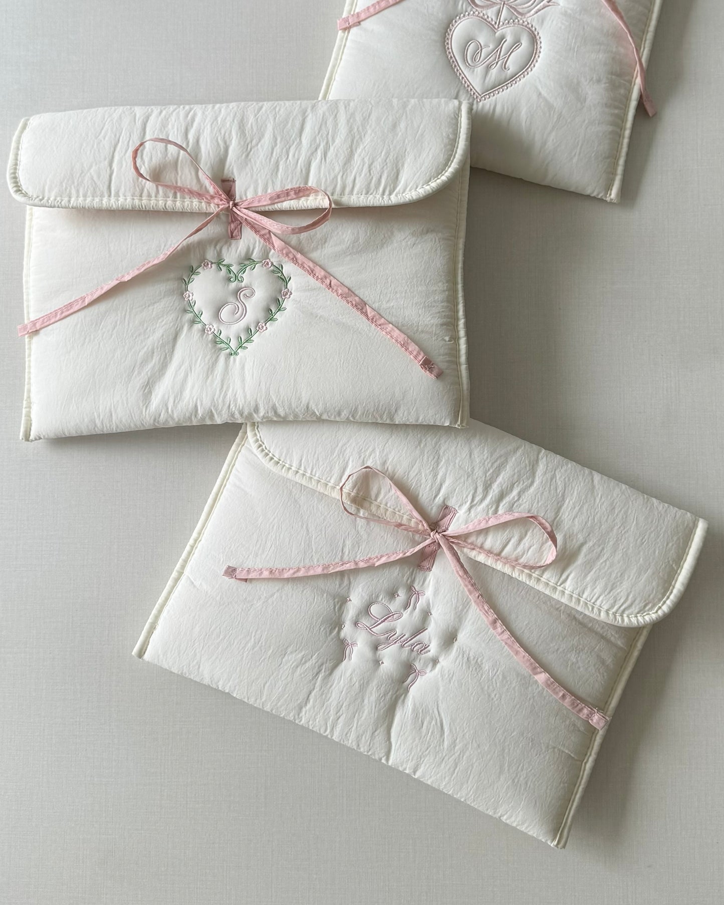 Laptop Sleeve - Ribbon Kiss 3