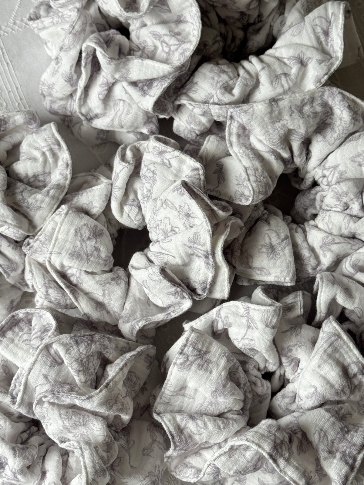 Scrunchie - Botanical Gray