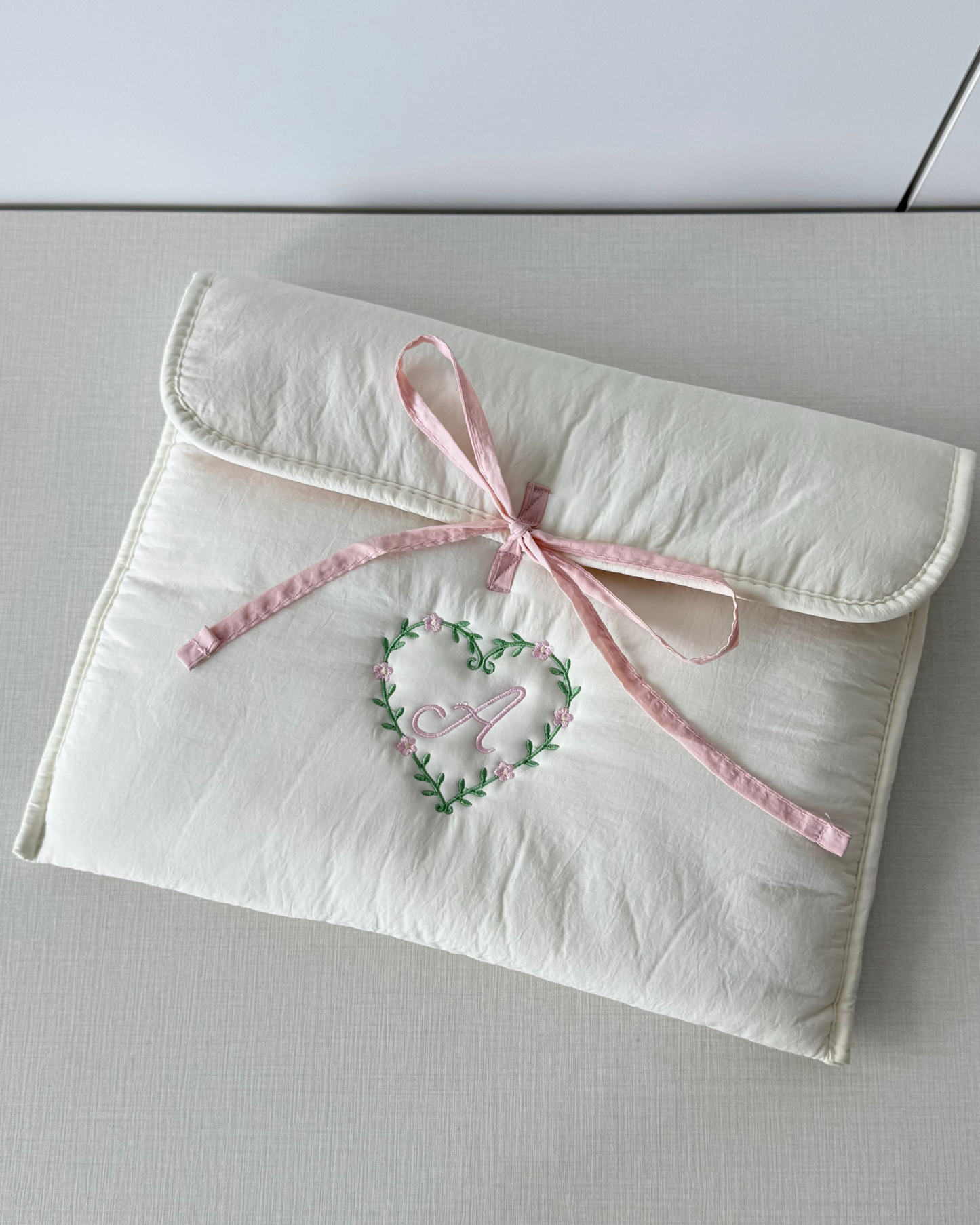 Laptop Sleeve - Ribbon Kiss 2