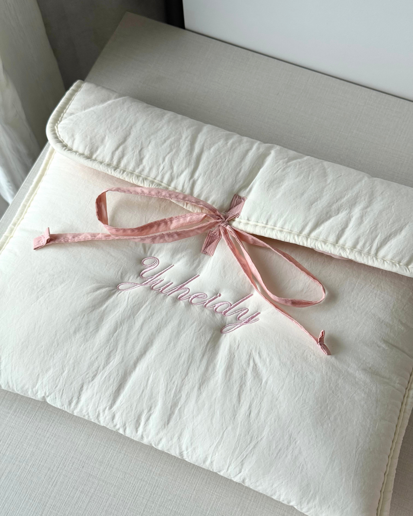 Laptop Sleeve - Ribbon Kiss 1