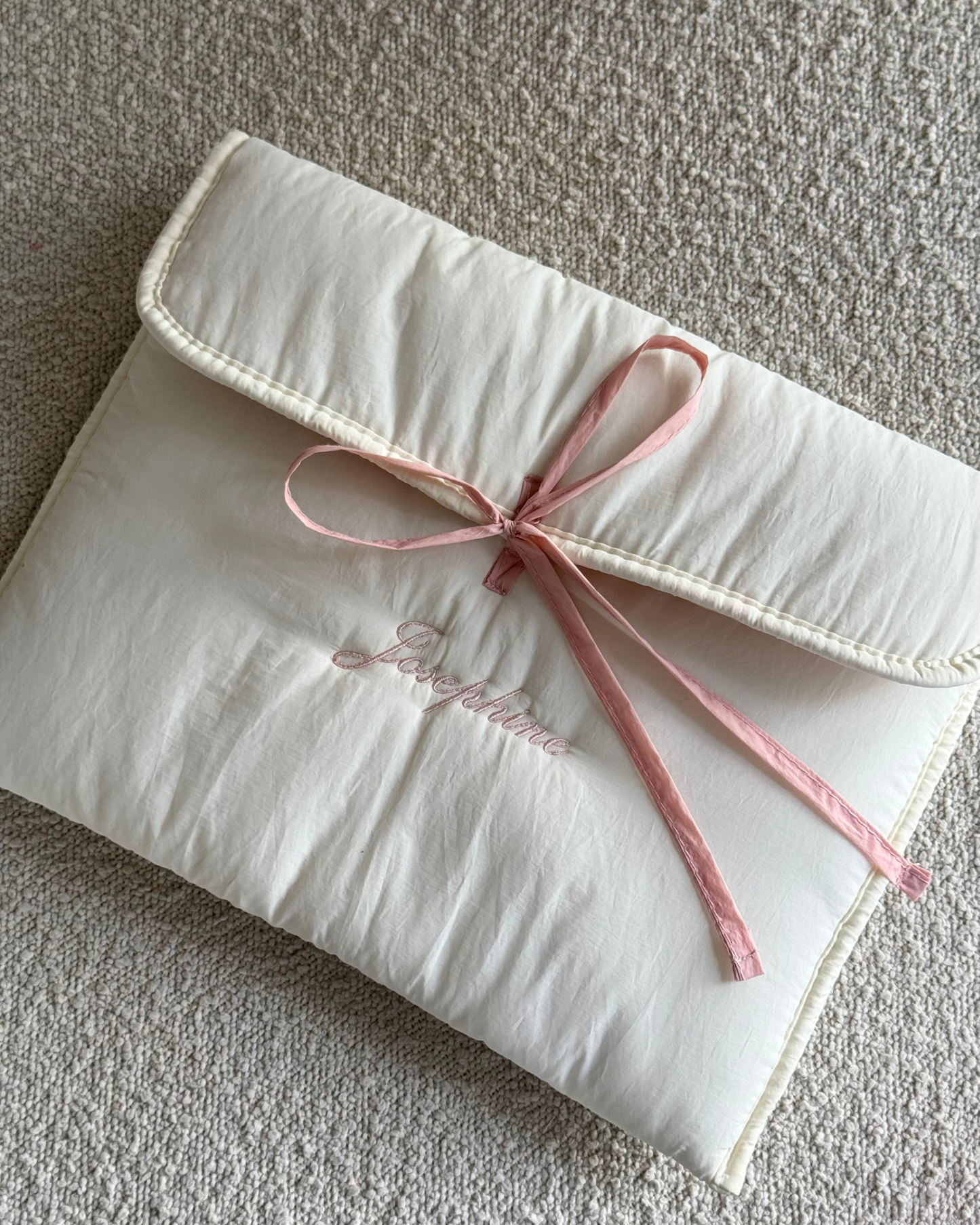 Laptop Sleeve - Ribbon Kiss 1
