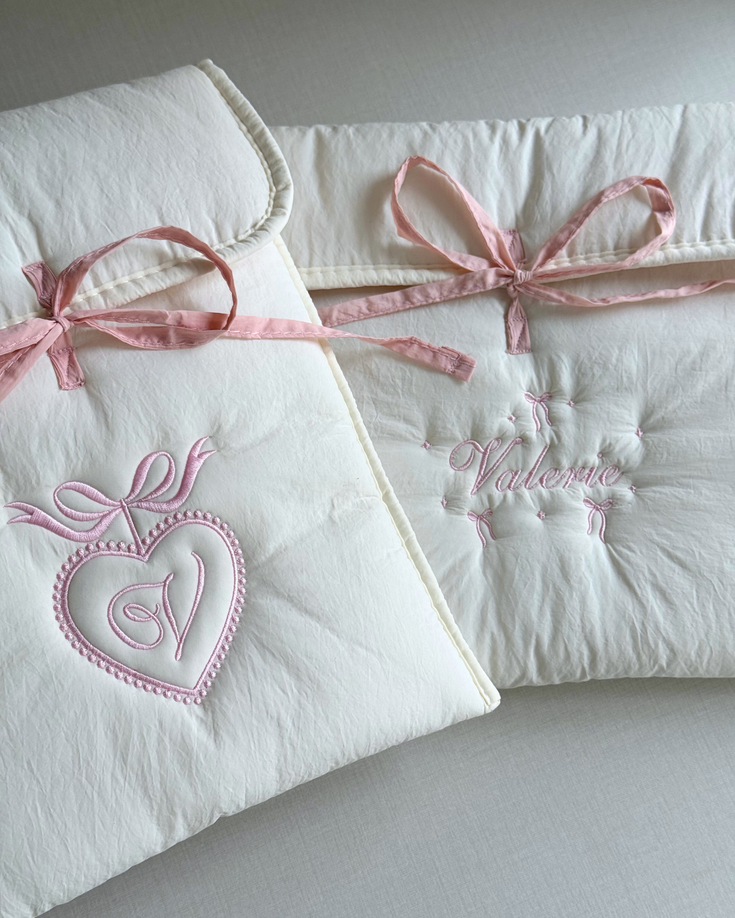 iPad/Laptop Sleeve - Ribbon Kiss