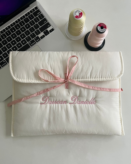 Laptop Sleeve - Ribbon Kiss 1