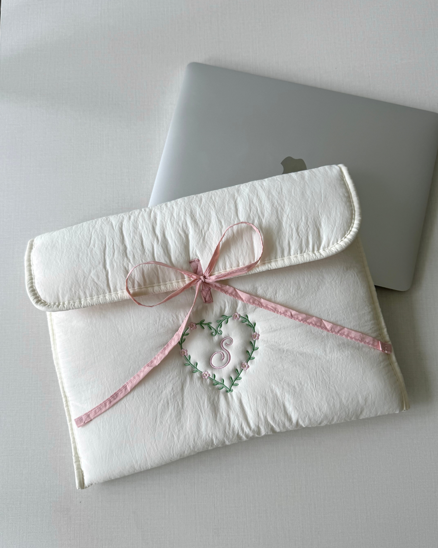 Laptop Sleeve - Ribbon Kiss 2