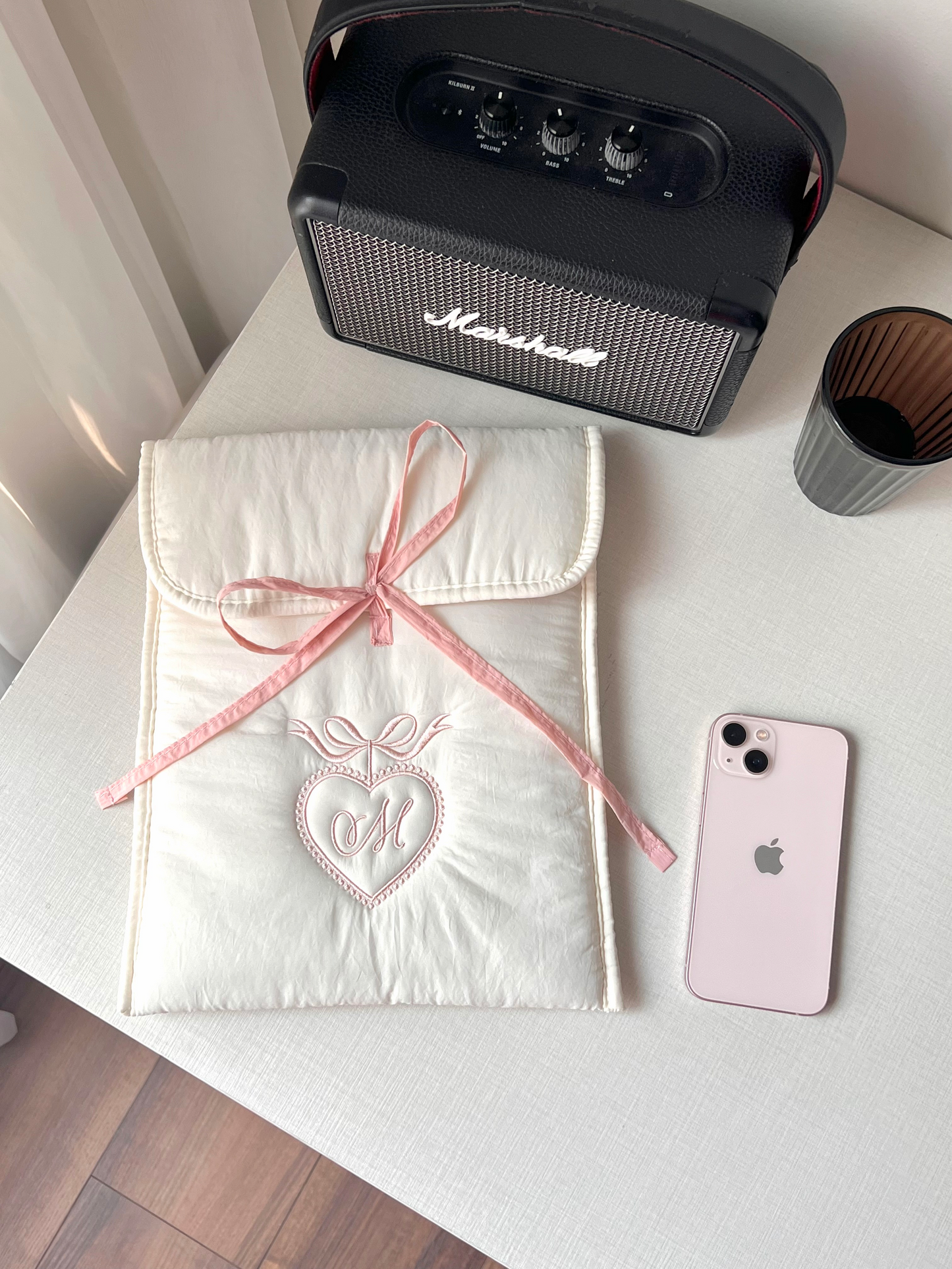 iPad/Laptop Sleeve - Ribbon Kiss