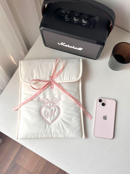 iPad/Laptop Sleeve - Ribbon Kiss