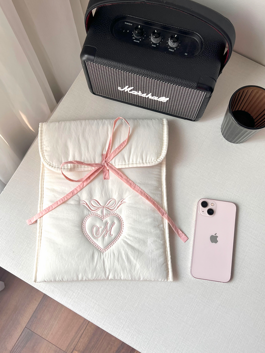 iPad/Laptop Sleeve - Ribbon Kiss