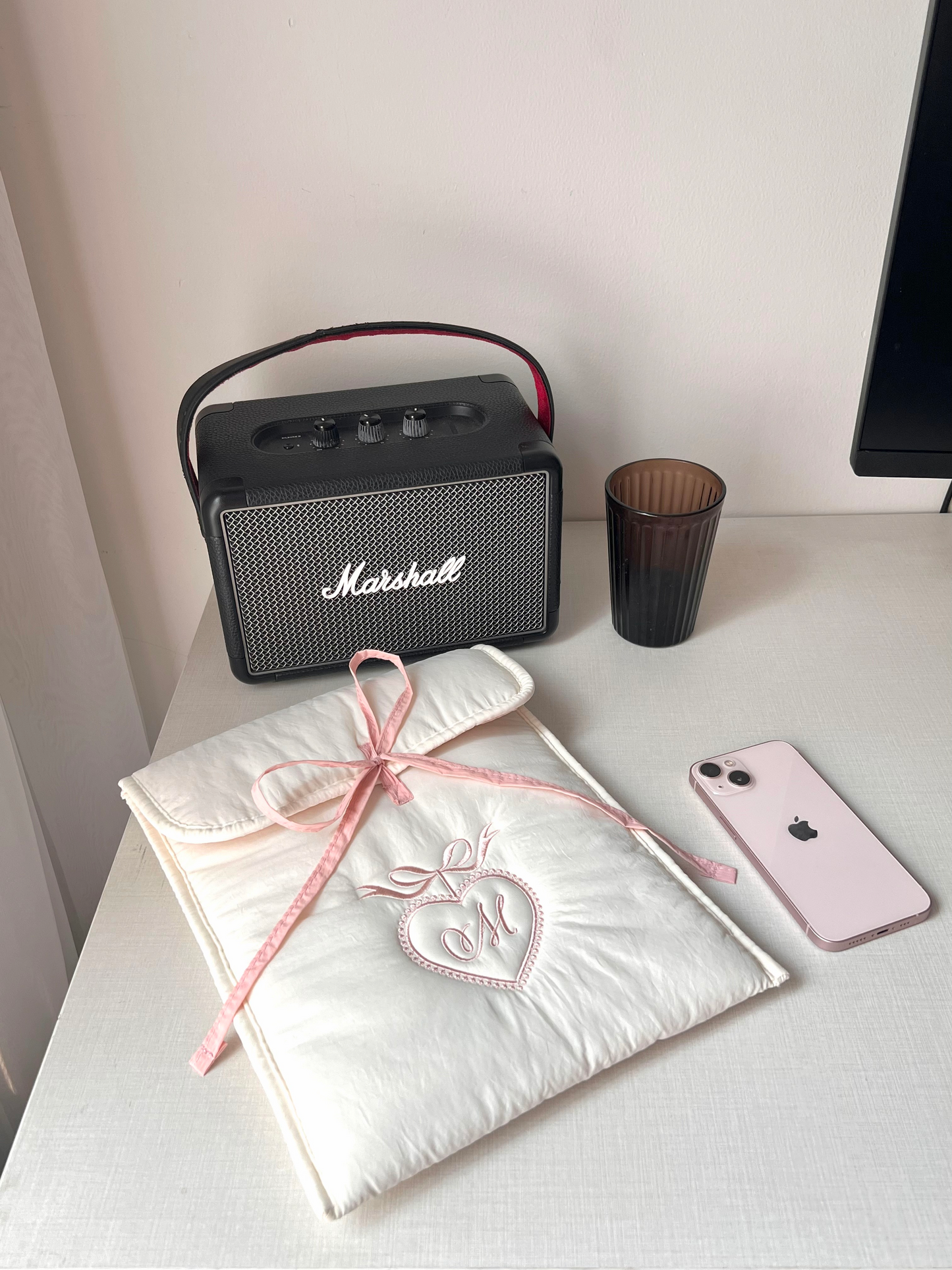 iPad/Laptop Sleeve - Ribbon Kiss