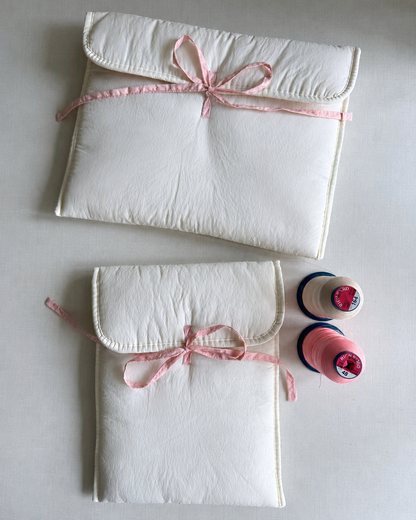 iPad Sleeve - Ribbon Kiss