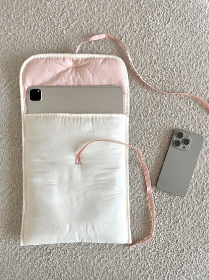 iPad Sleeve - Ribbon Kiss