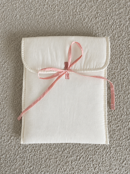 iPad Sleeve - Ribbon Kiss