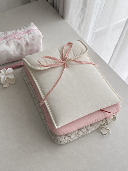iPad Sleeve - Ribbon Kiss