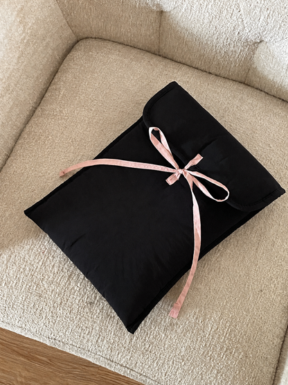 iPad Sleeve - Ribbon Kiss