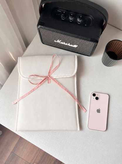 iPad Sleeve - Ribbon Kiss
