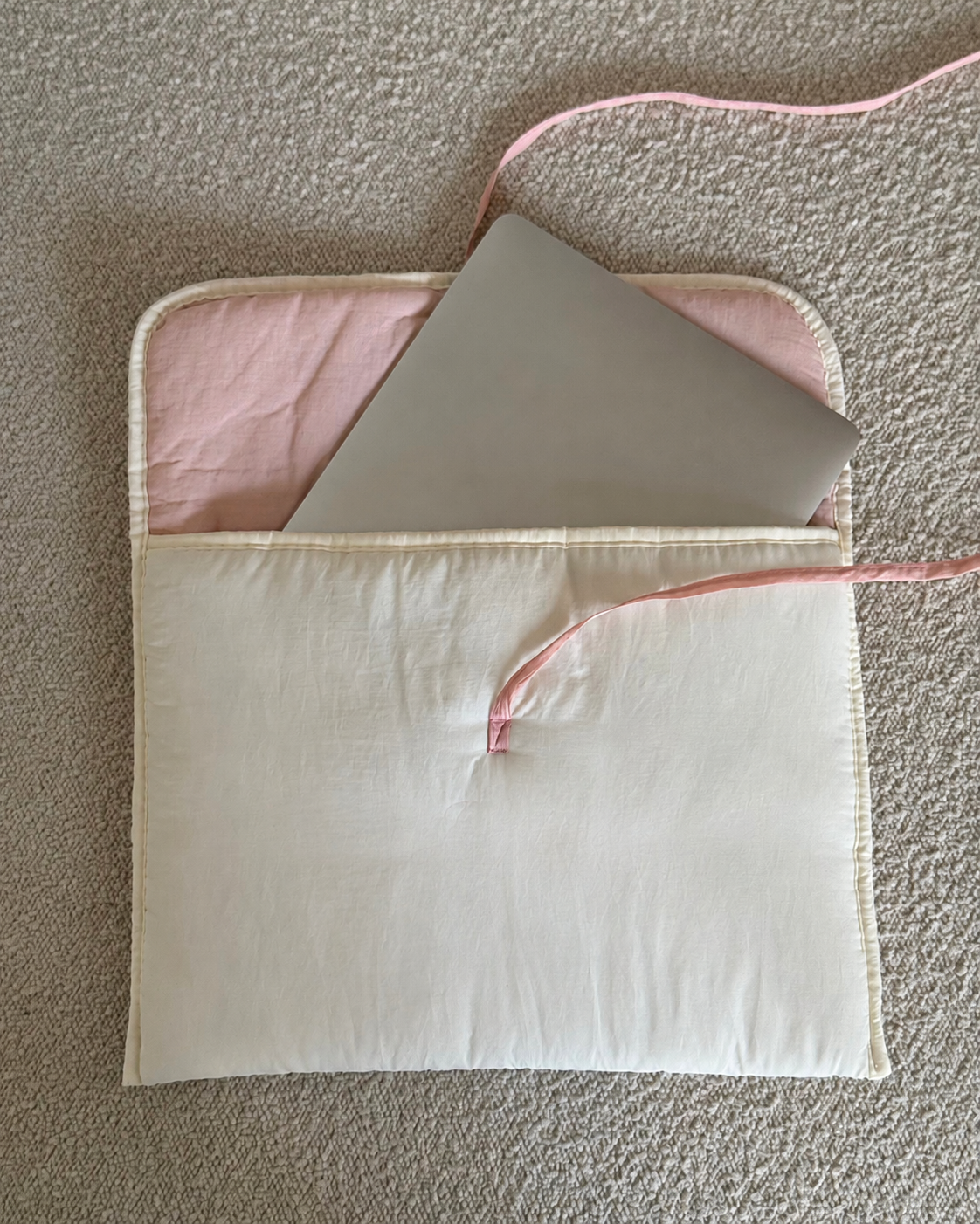 Laptop Sleeve - Ribbon Kiss