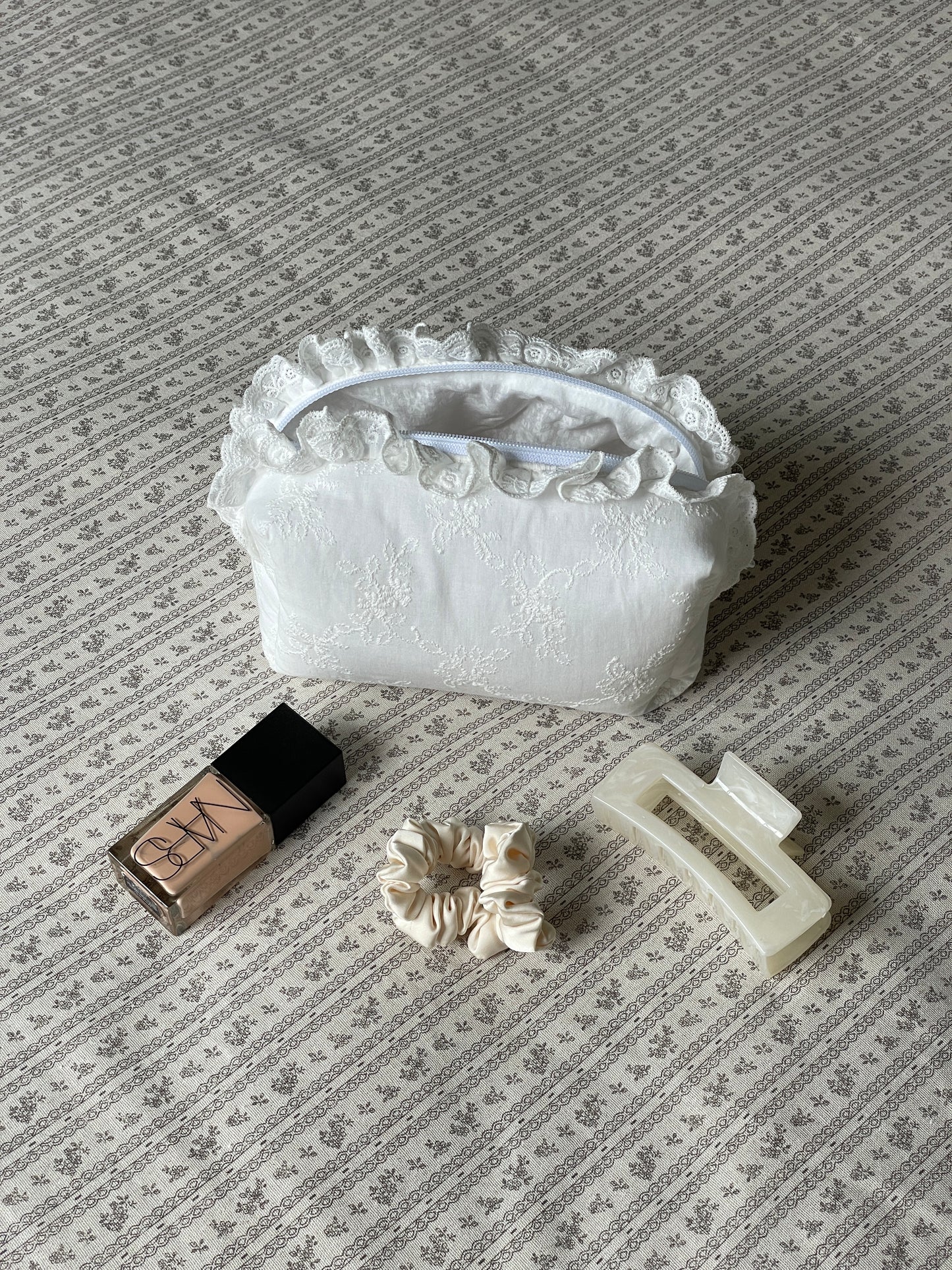 Makeup Pouch - White Bloom 2