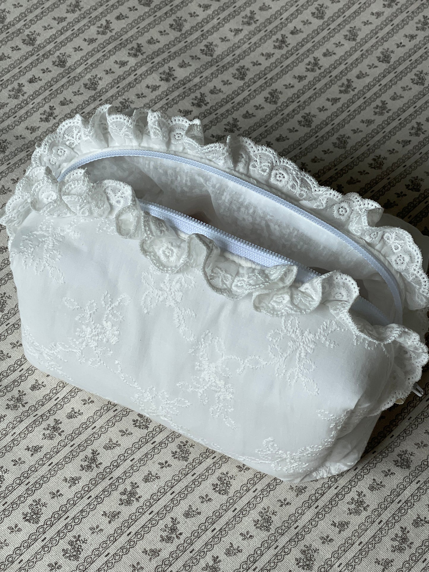 Makeup Pouch - White Bloom 2