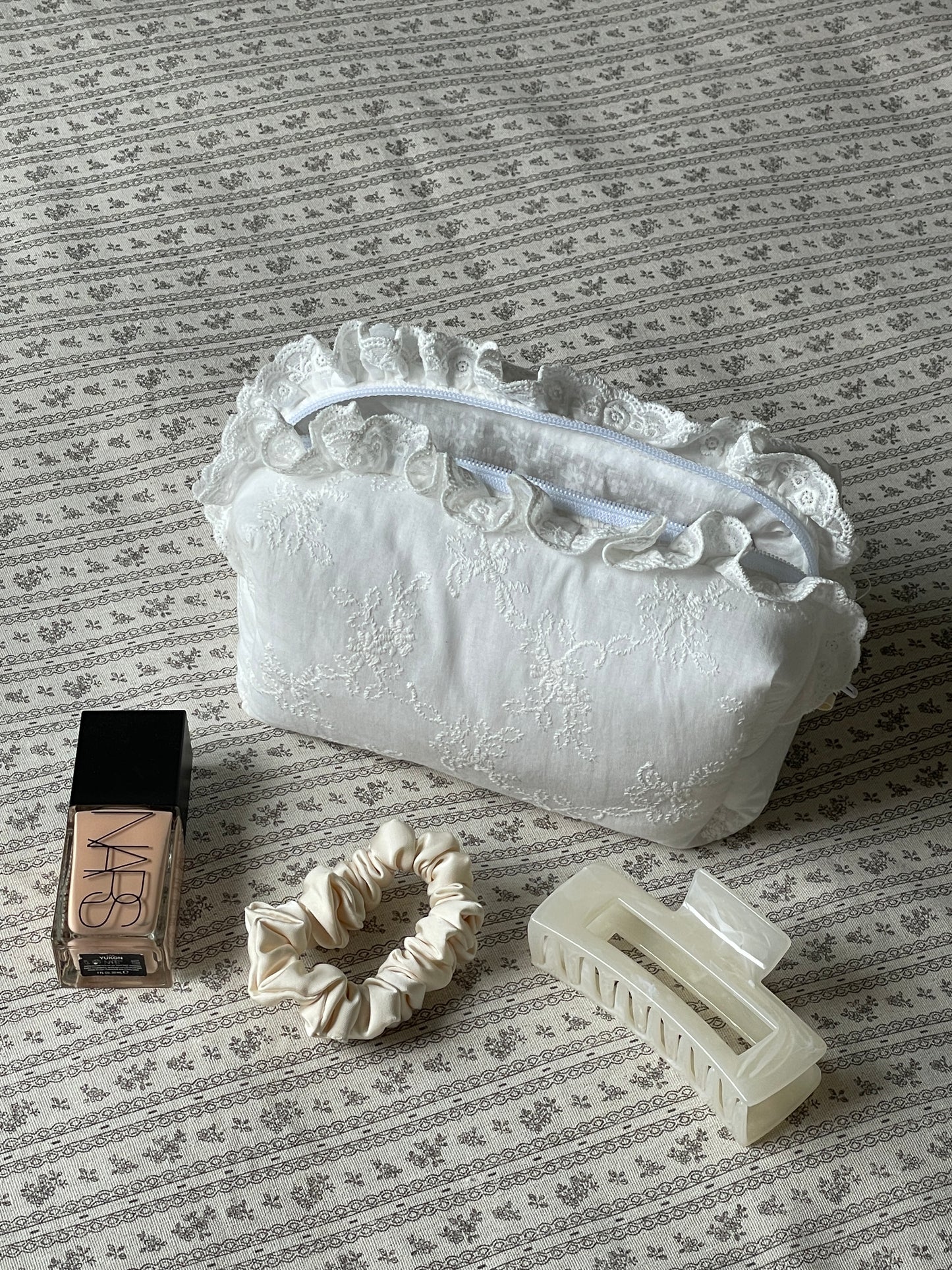 Makeup Pouch - White Bloom 2