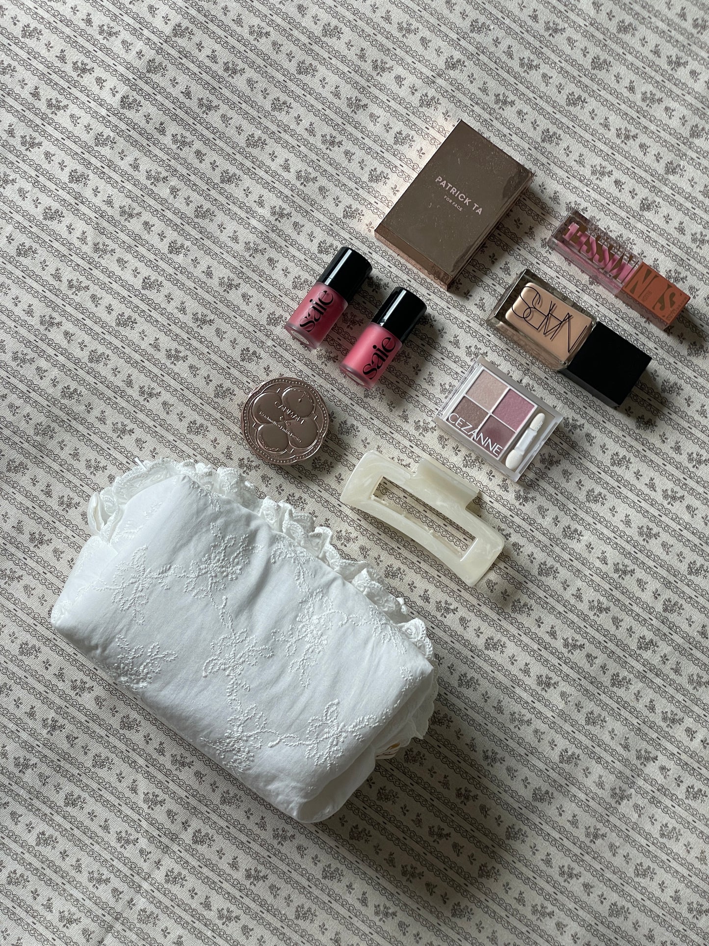 Makeup Pouch - White Bloom 2