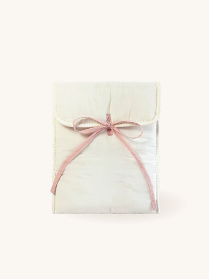 iPad Sleeve - Ribbon Kiss
