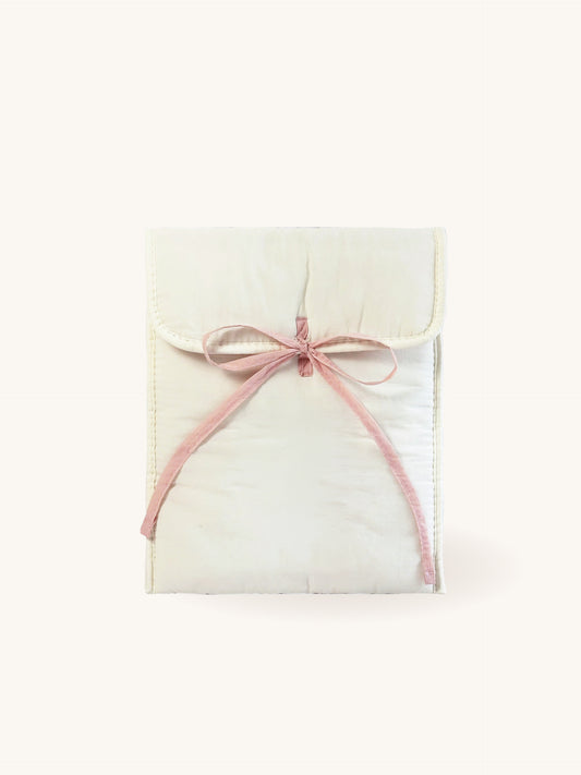iPad Sleeve - Ribbon Kiss