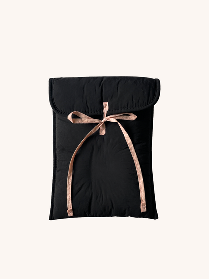 iPad Sleeve - Ribbon Kiss