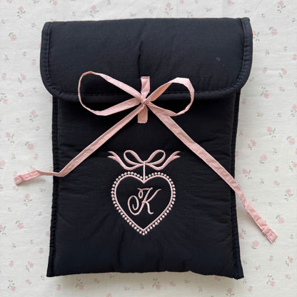iPad/Laptop Sleeve - Ribbon Kiss