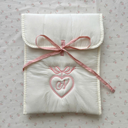iPad/Laptop Sleeve - Ribbon Kiss